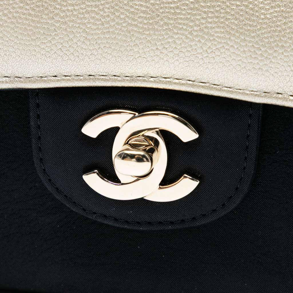 Chanel Medium Classic Bicolor Caviar Double Flap - Detail 1