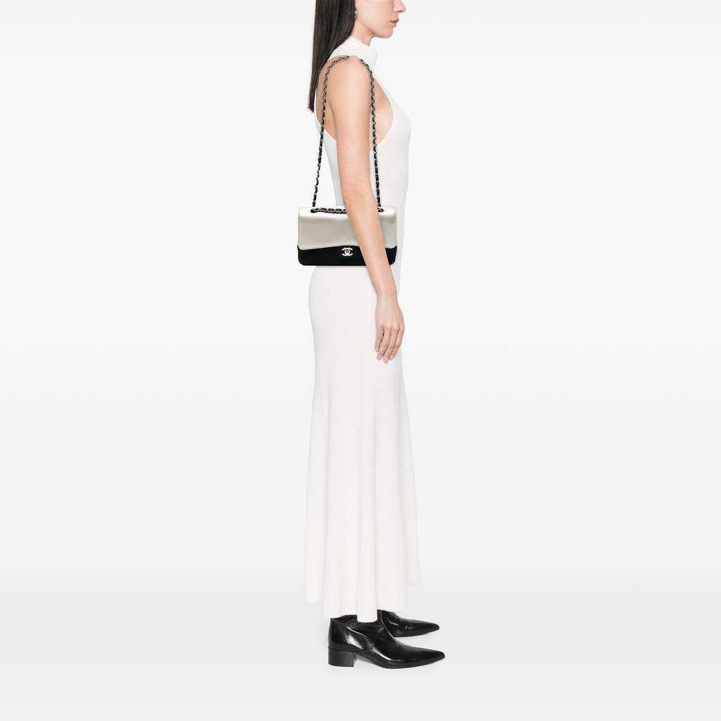 Chanel Medium Classic Bicolor Caviar Double Flap - Detail 2