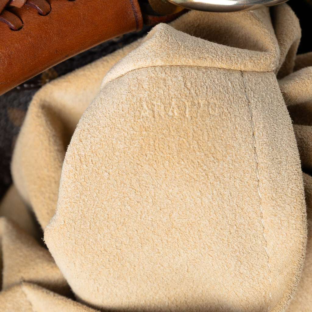 Louis Vuitton Monogram Artsy MM - Side view