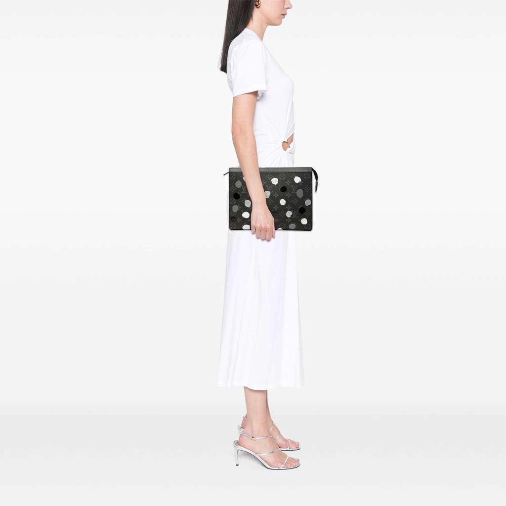 Louis Vuitton Yayoi Kusama Monogram Eclipse Pochette Voyage MM - Detail 1