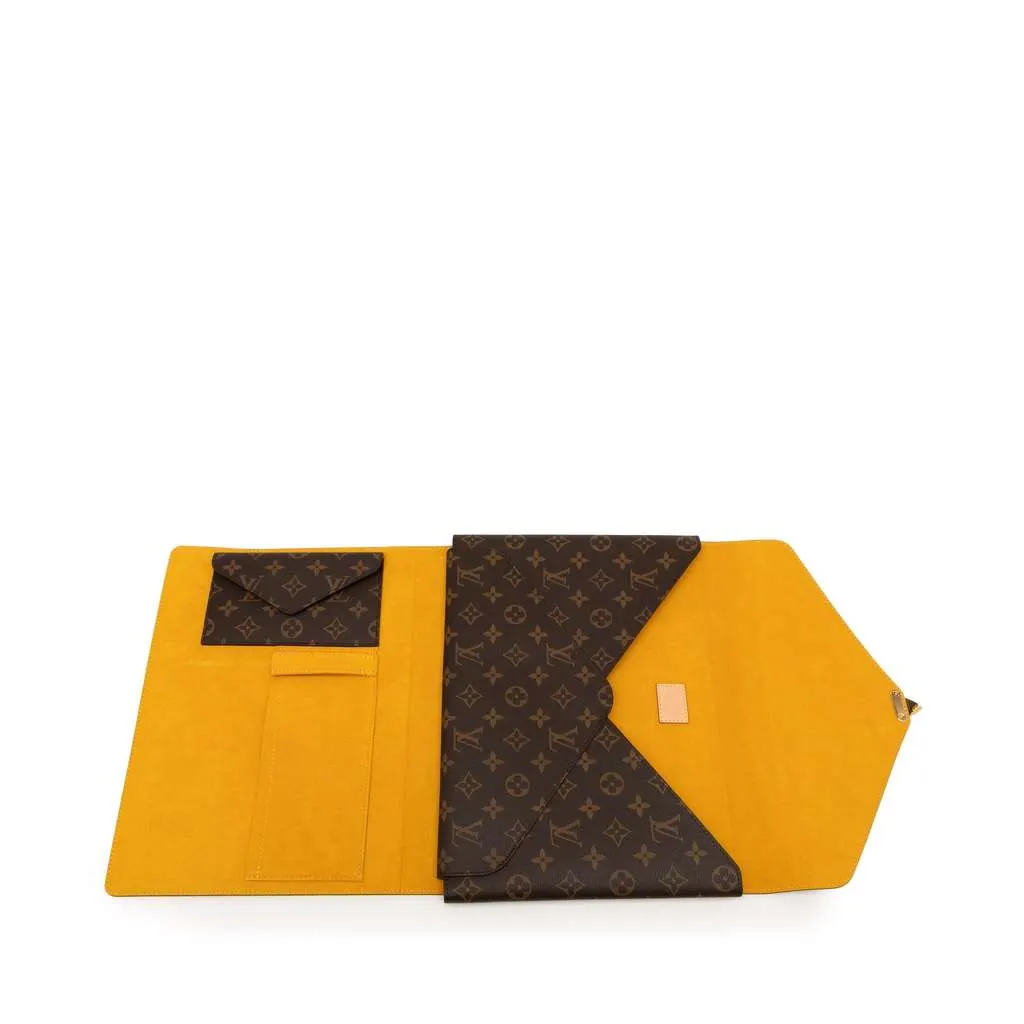 Louis Vuitton Monogram Mark Folder Brown Good - Model View