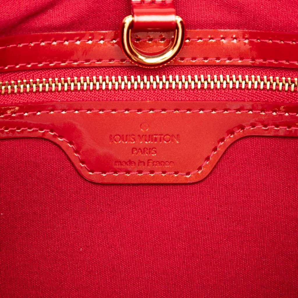 Louis Vuitton Monogram Vernis Wilshire PM - Side view