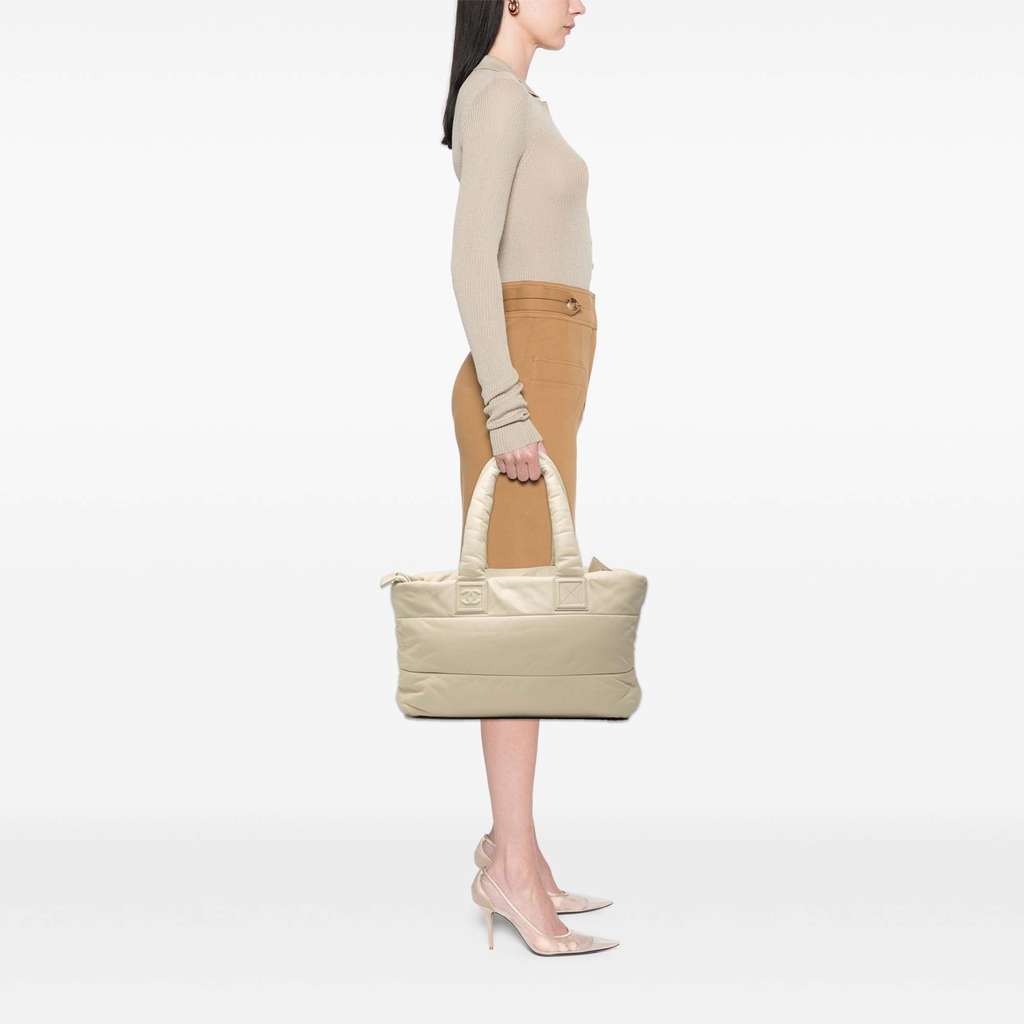 Chanel Medium Lambskin Coco Cocoon Tote - Detail 2