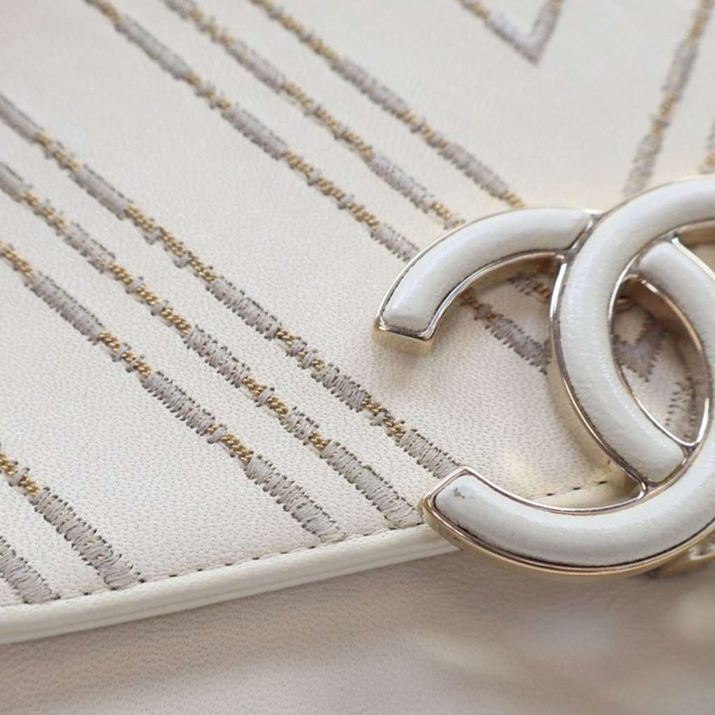 Chanel Small CC Chevron Sheepskin Subtle Flap - Image 15