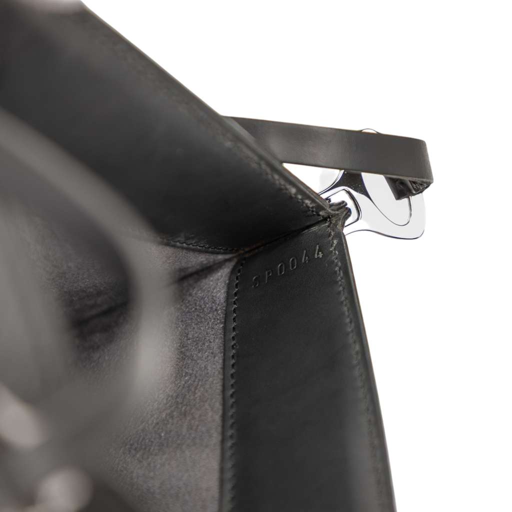 Louis Vuitton Epi Demi Lune Pochette - Detail 1