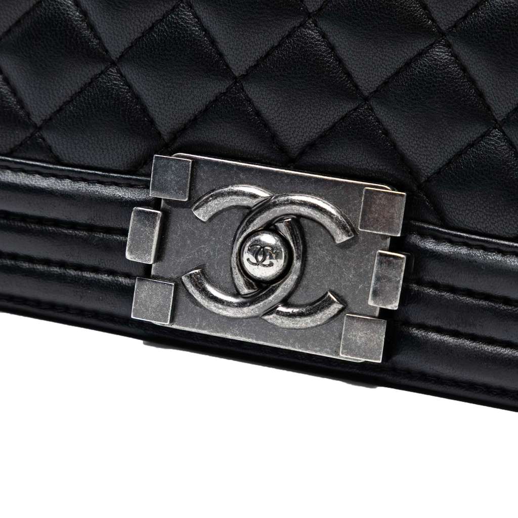 Chanel Old Medium Quilted Lambskin Boy Flap - Detail 1