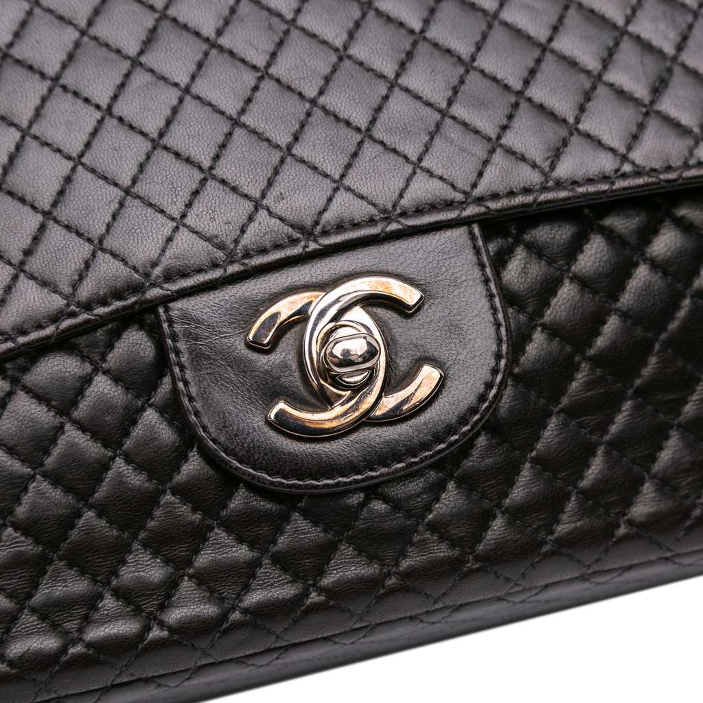 Chanel Medium Classic Microquilted Lambskin Single Flap - Detail 2