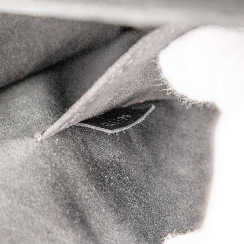 Louis Vuitton Monogram Reverse Giant Dauphine MM - Detail 1