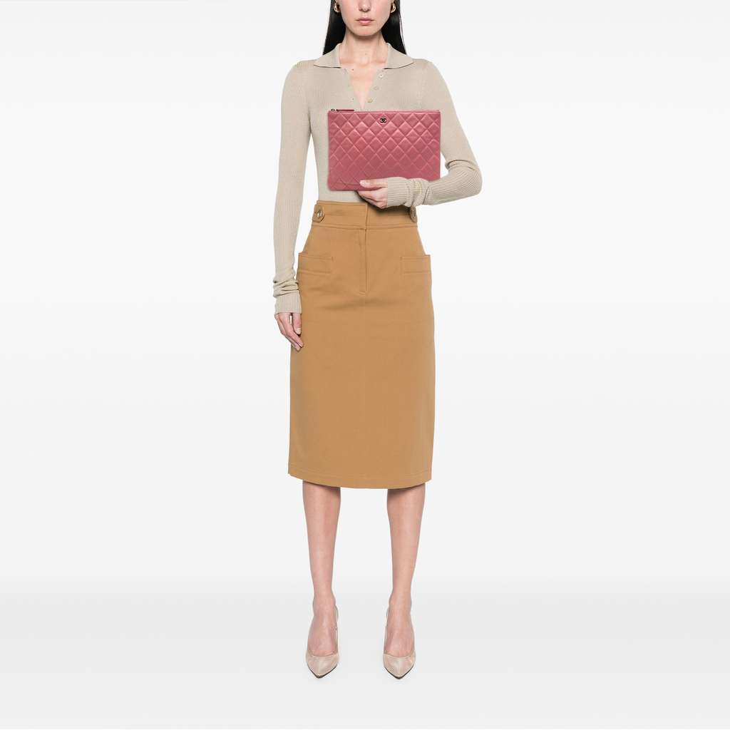 Chanel Medium Quilted Lambskin O Case Clutch - Detail 2