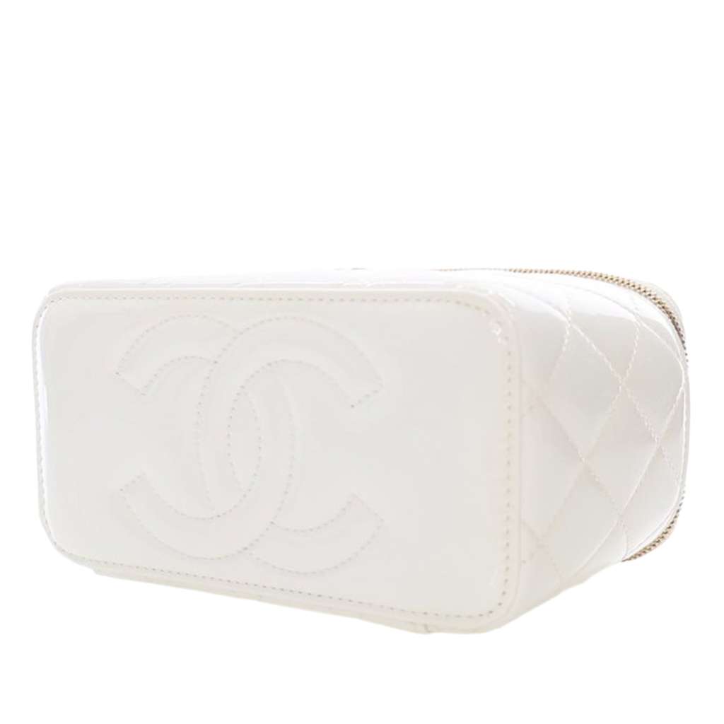 Chanel Small Quilted Patent Coco Heart Charms Vanity Case with Chain - Image 14