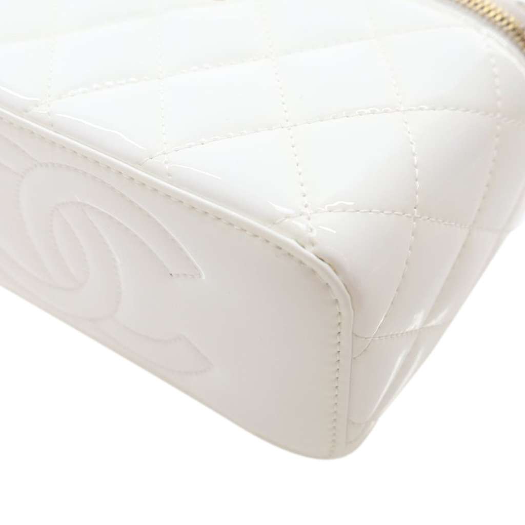 Chanel Small Quilted Patent Coco Heart Charms Vanity Case with Chain - Image 11