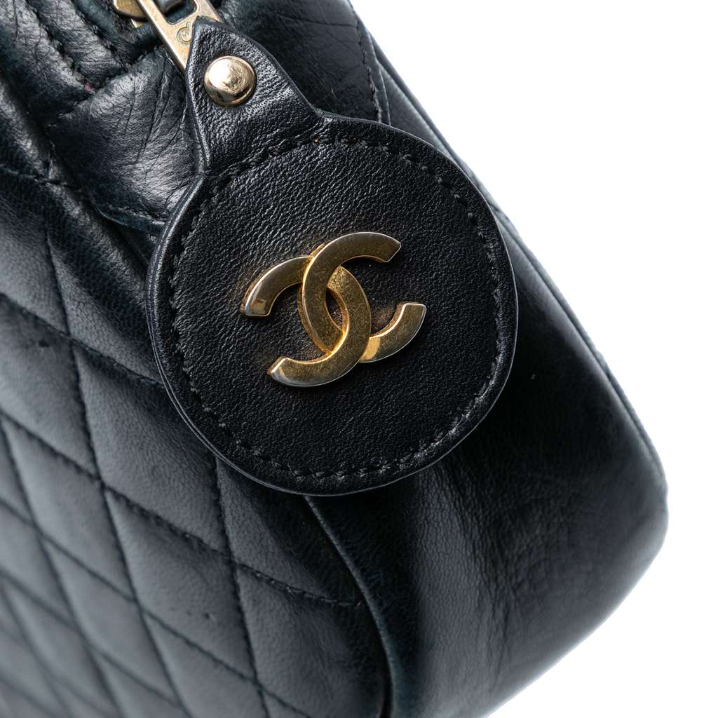 Chanel CC Quilted Lambskin Chain Camera Bag - Detail 2
