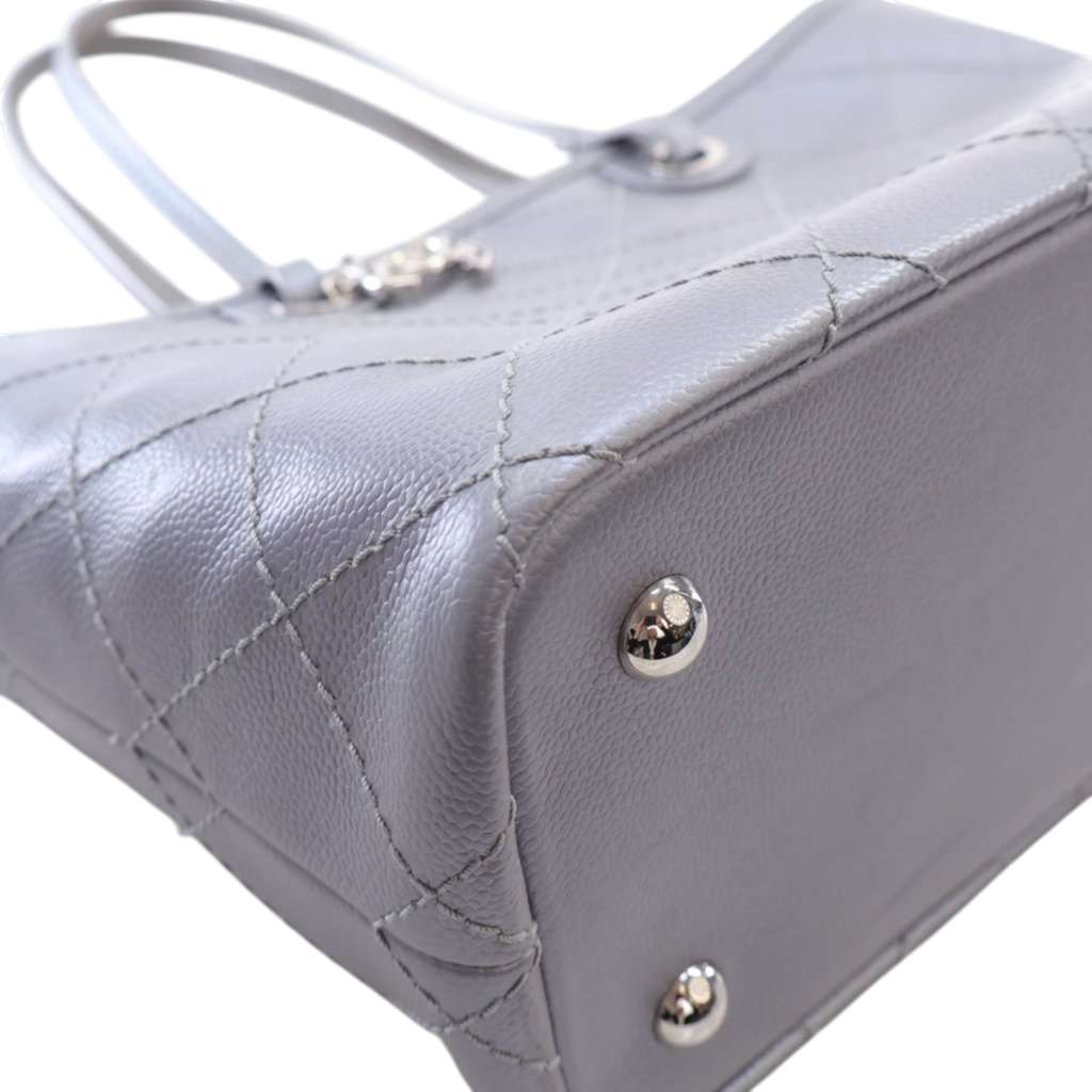Chanel Large Quilted Metallic Caviar Shopping Fever Tote - Image 11