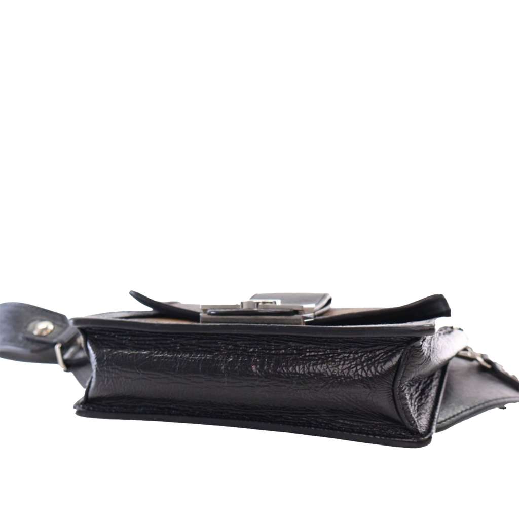 Louis Vuitton Monogram Giant Reverse Dauphine - Detail 1