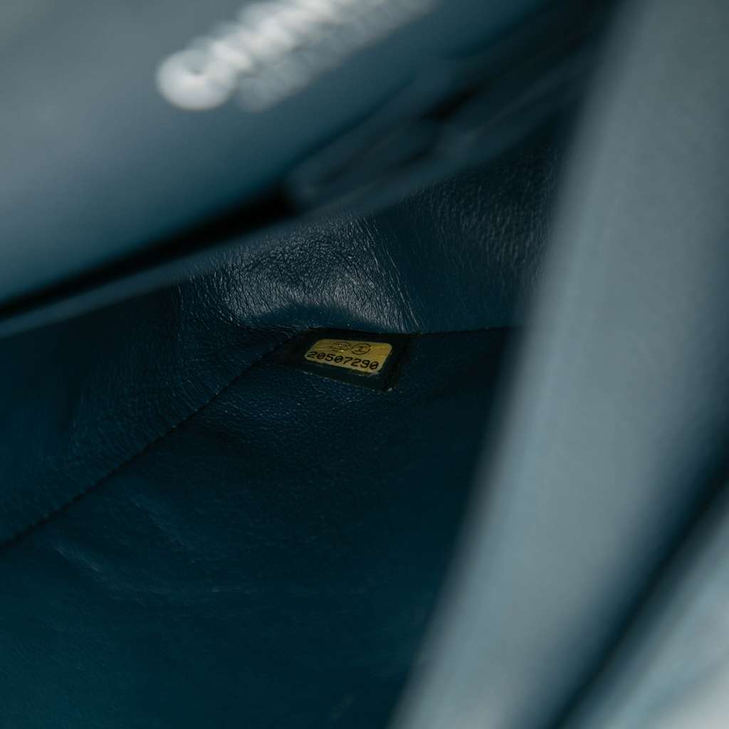 Chanel Medium Classic Caviar Double Flap - Detail 1