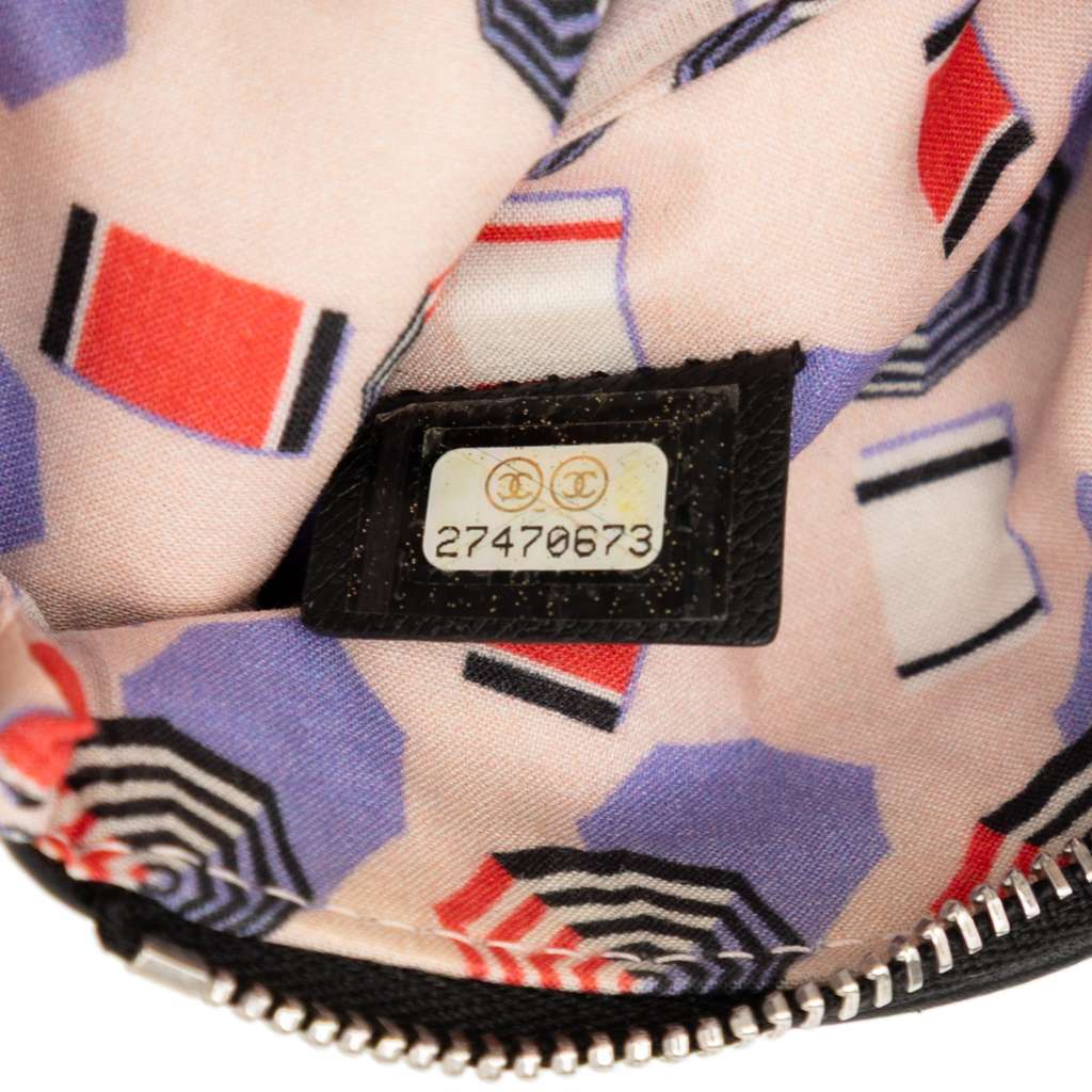 Chanel CC Grained Calfskin Zip Pouch - Detail 1