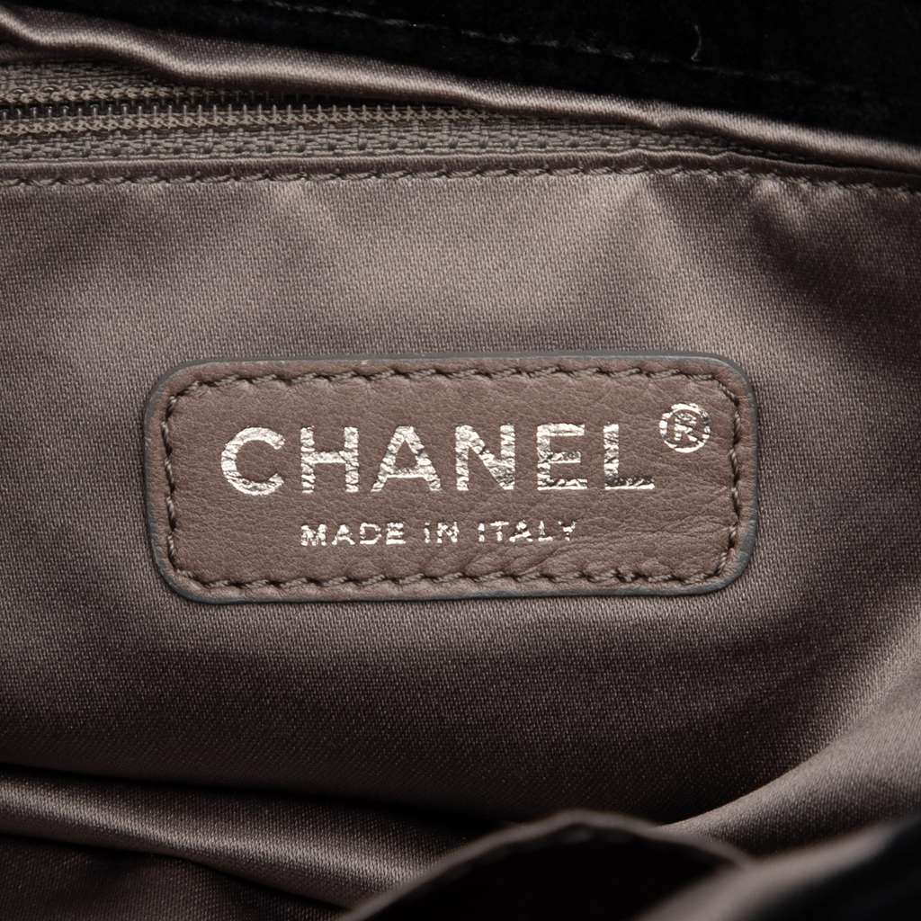 Chanel Paris Moscou Bubble Quilted Velvet Flap - Side view