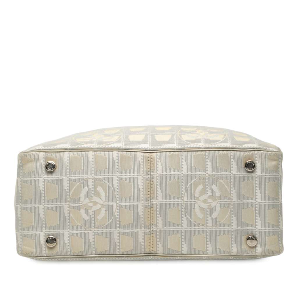 Chanel New Travel Line Nylon Tote - Image 6