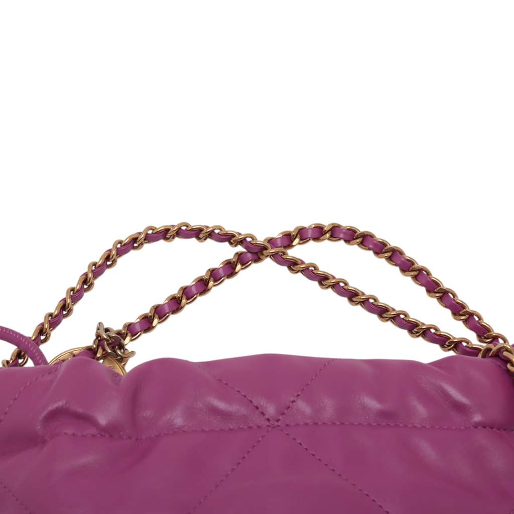 Chanel Mini Shiny Calfskin 22 Handbag - Image 10