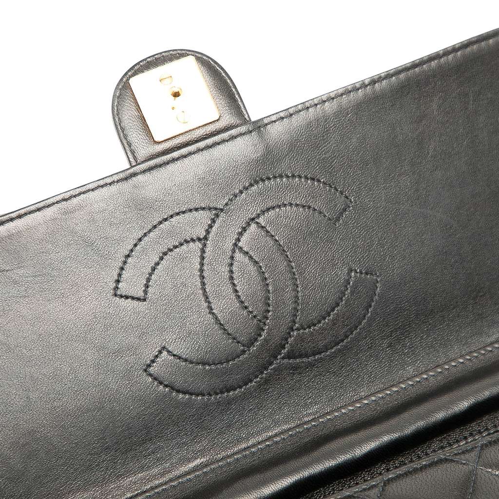 Chanel Medium CC Quilted Lambskin Single Flap - Detail 1