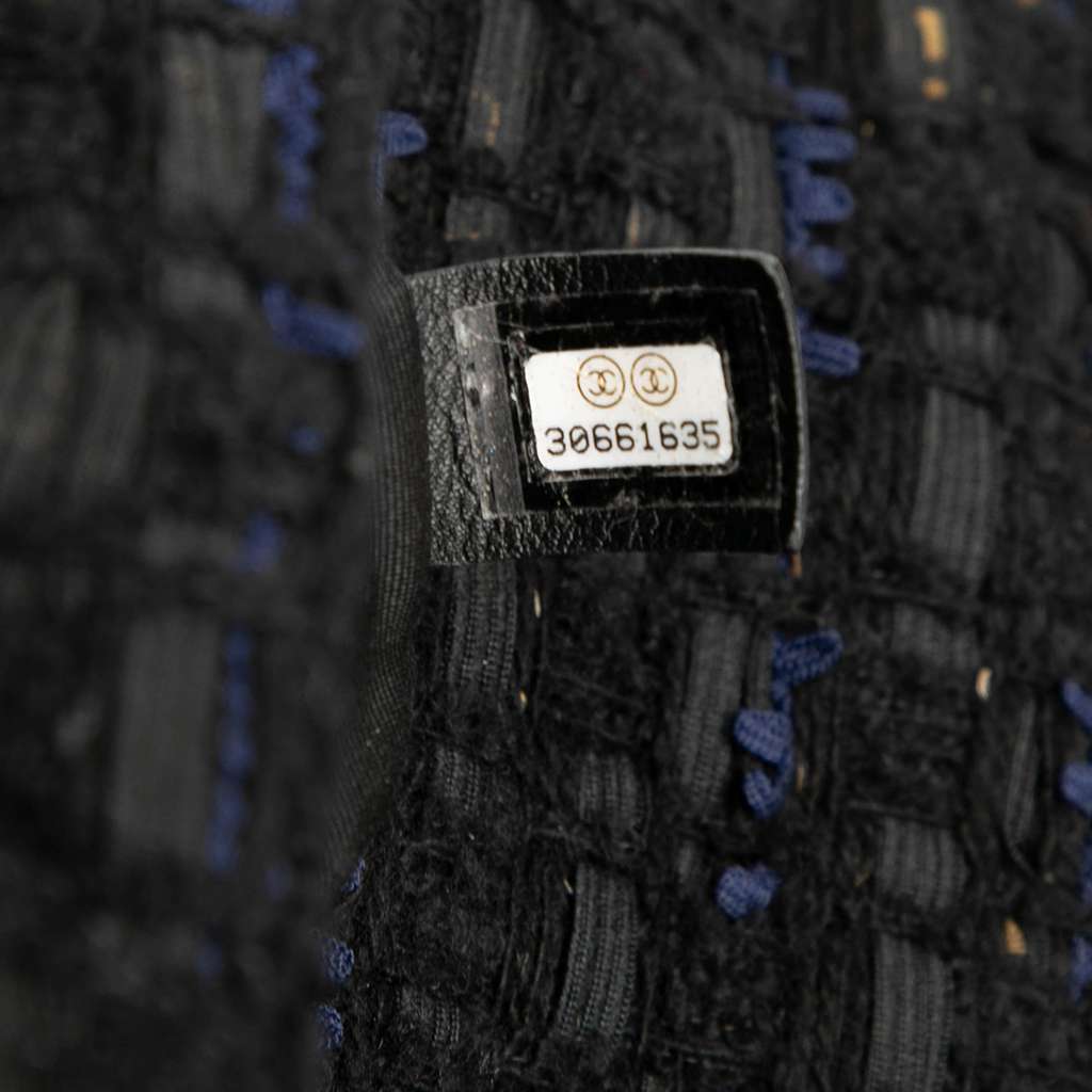 Chanel Large Tweed 19 Flap - Detail 1