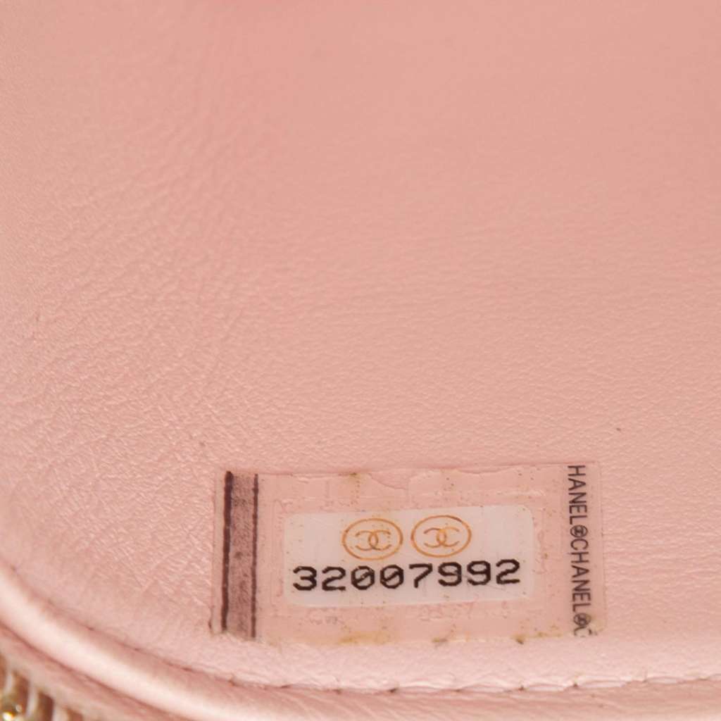 Chanel Mini CC Quilted Caviar Vanity Case with Chain - Detail 1