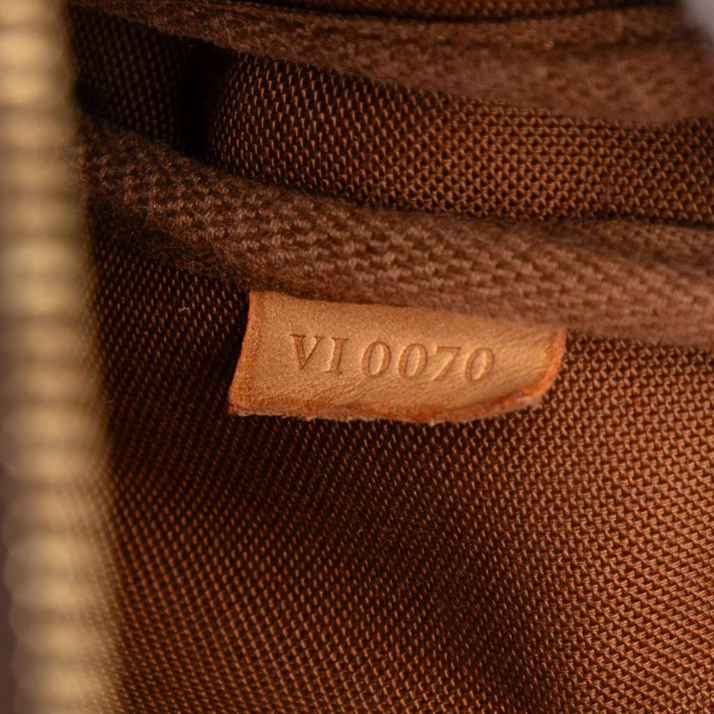 Louis Vuitton Monogram Pochette Accessoires - Detail 1