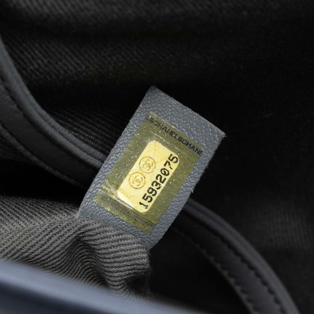 Chanel Large Quilted Lambskin Boy Flap - Detail 1