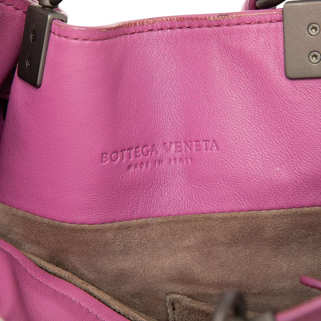 Bottega Veneta Nappa Intrecciato Bucket Bag - Detail 1