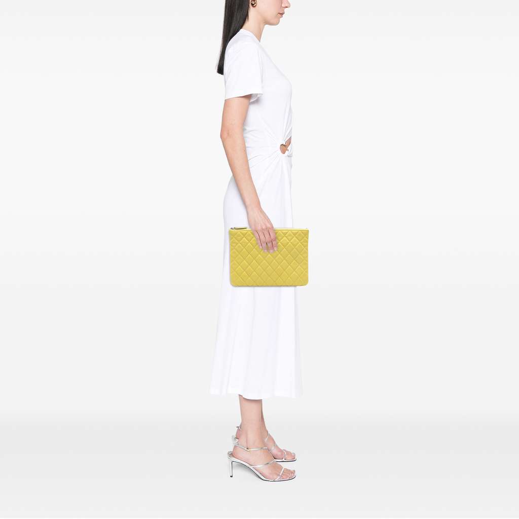 Chanel Medium Quilted Caviar O Case Clutch - Detail 2