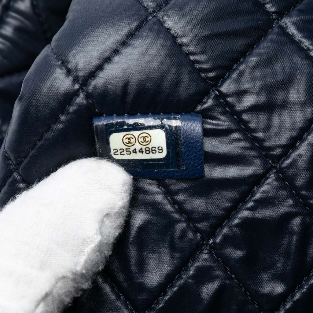 Chanel Large Quilted Lambskin O Case Clutch - Detail 1
