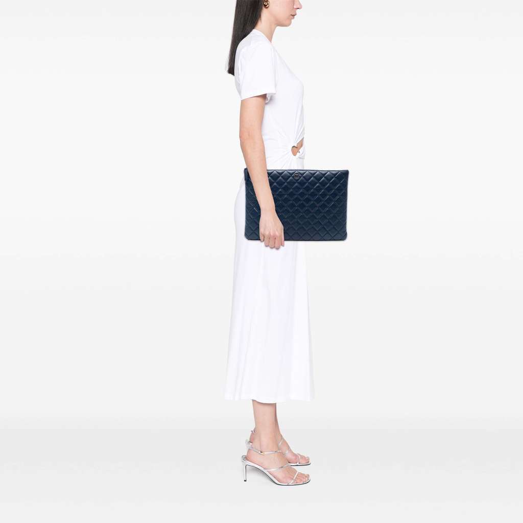 Chanel Large Quilted Lambskin O Case Clutch - Detail 2