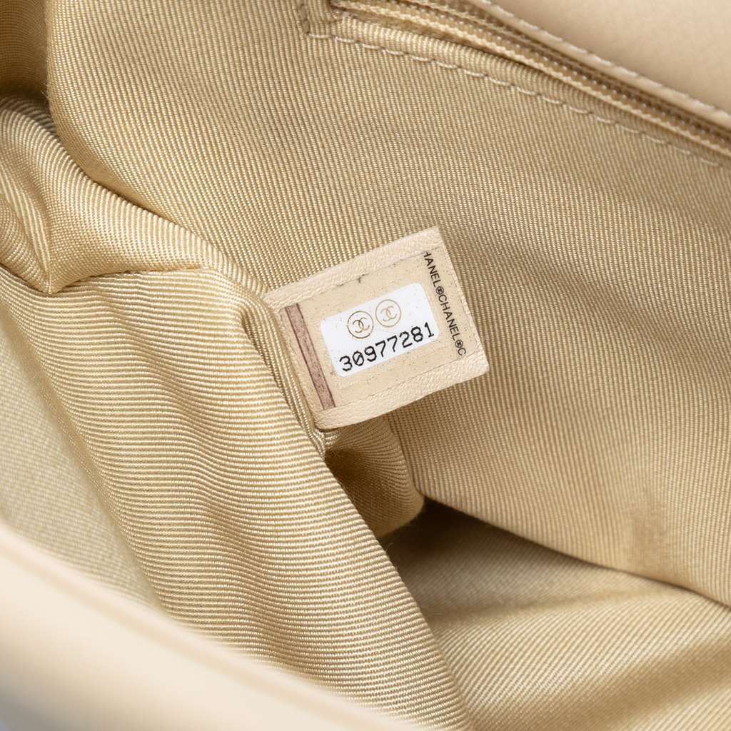 Chanel Large Lambskin 19 Flap - Detail 1