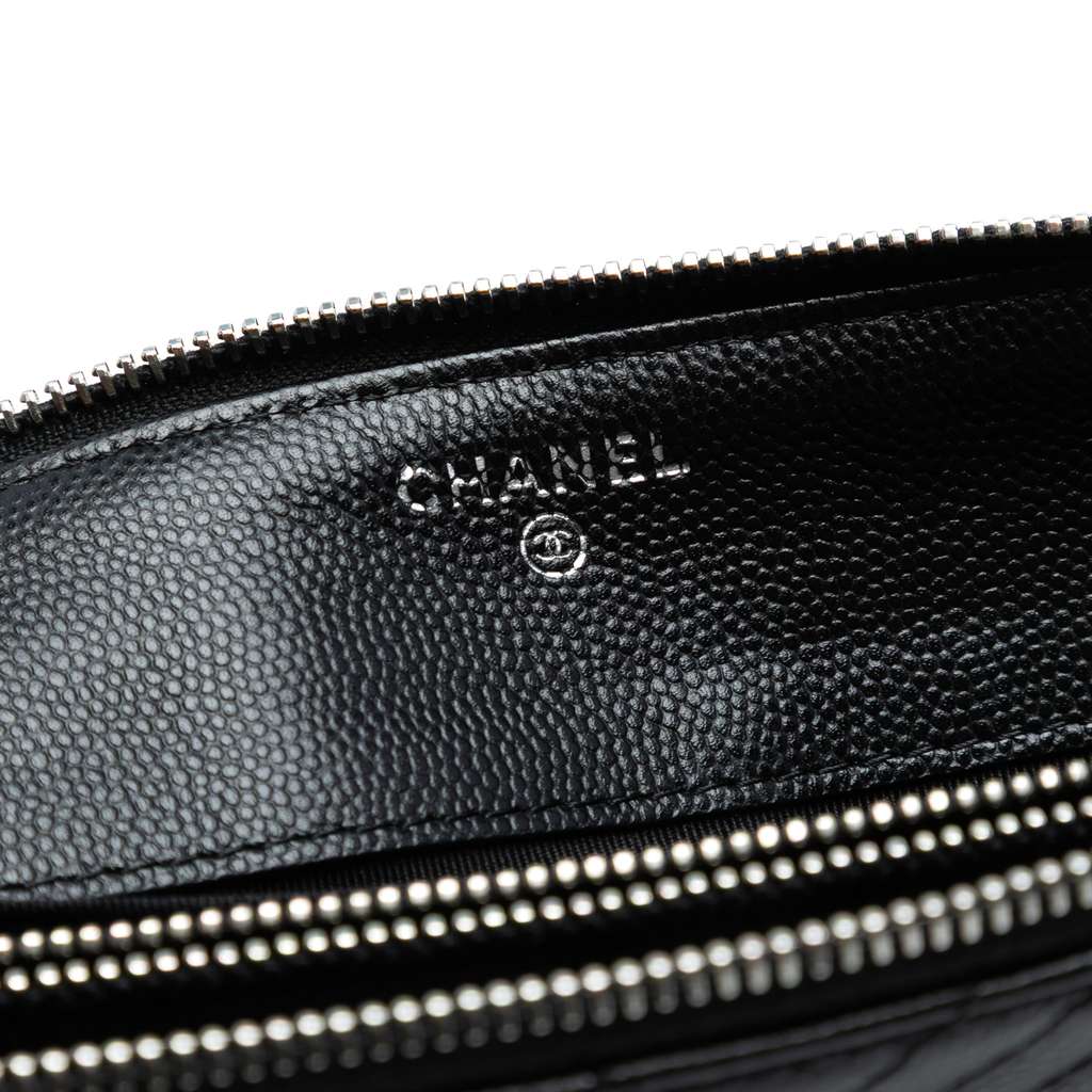 Chanel CC Chevron Caviar Zip Clutch - Detail 1