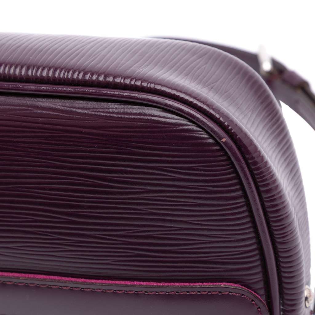 Louis Vuitton Epi Pochette Montaigne - Detail 2