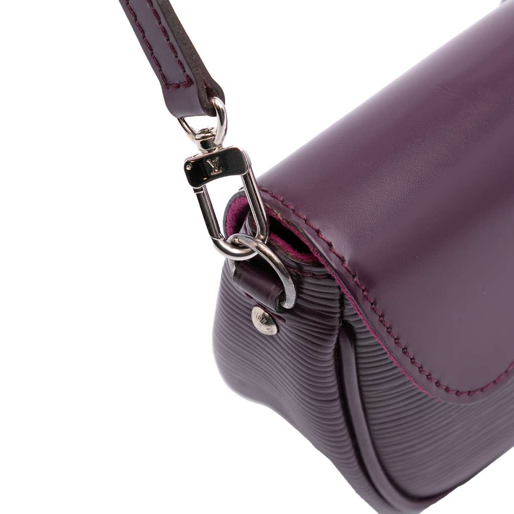 Louis Vuitton Epi Pochette Montaigne - Image 10