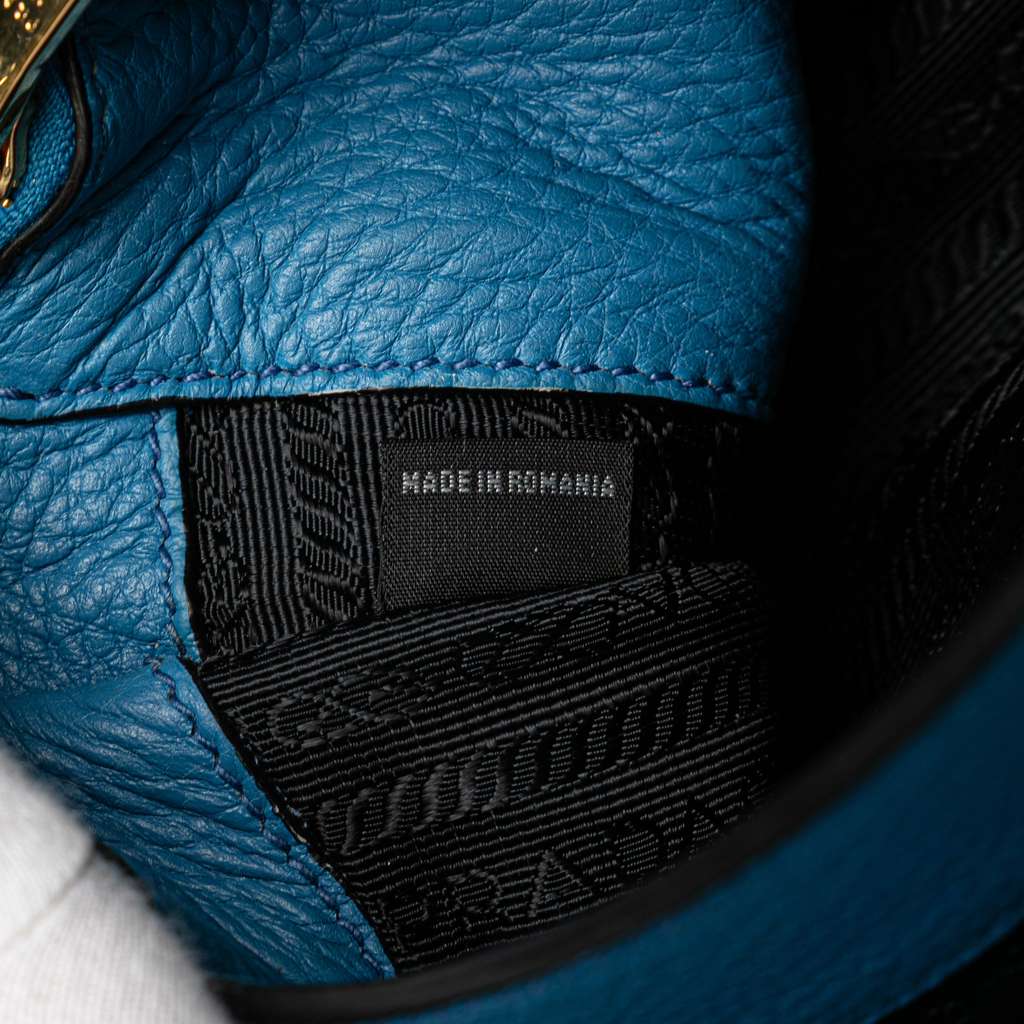 Prada Vitello Daino Flap Crossbody - Detail 1