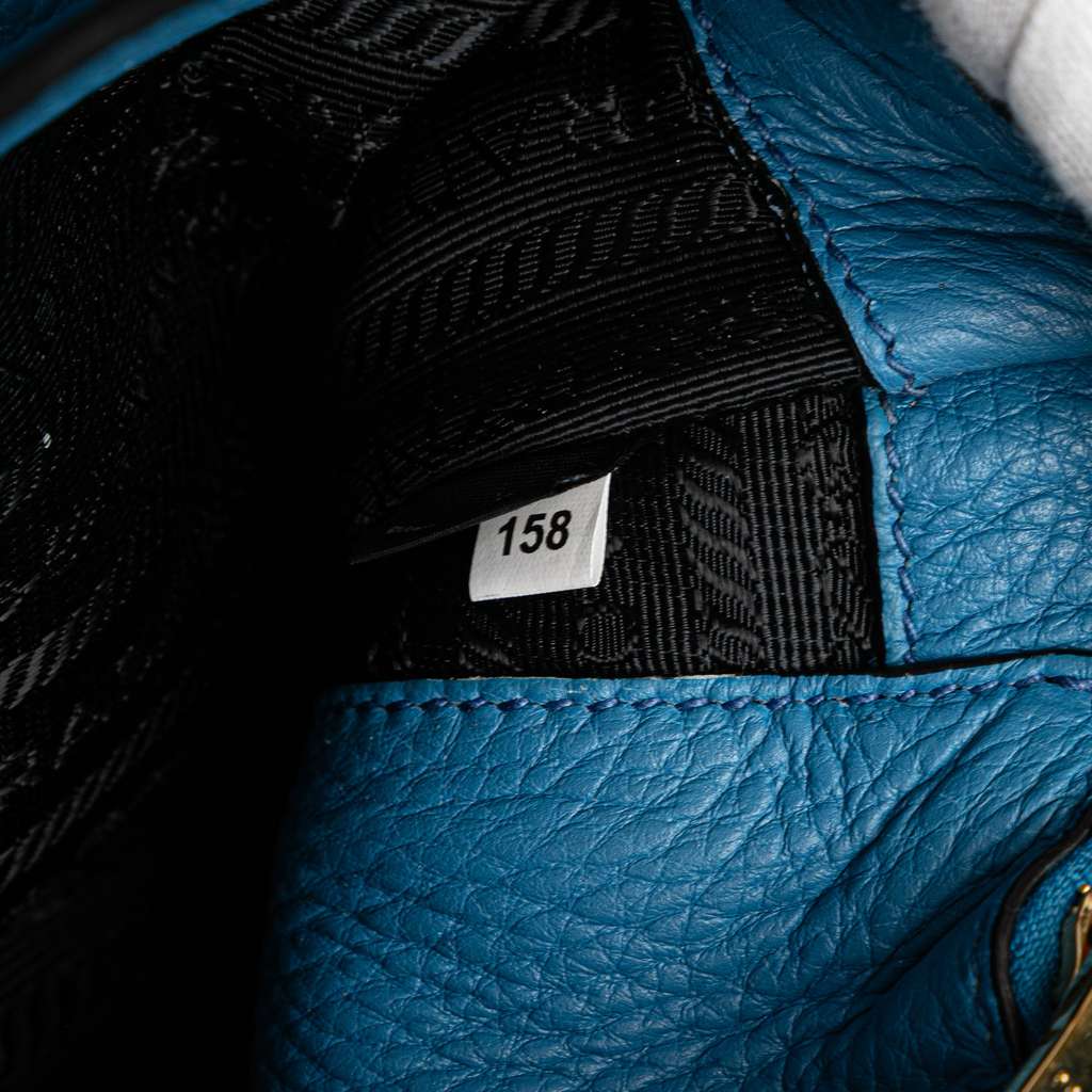 Prada Vitello Daino Flap Crossbody - Detail 2