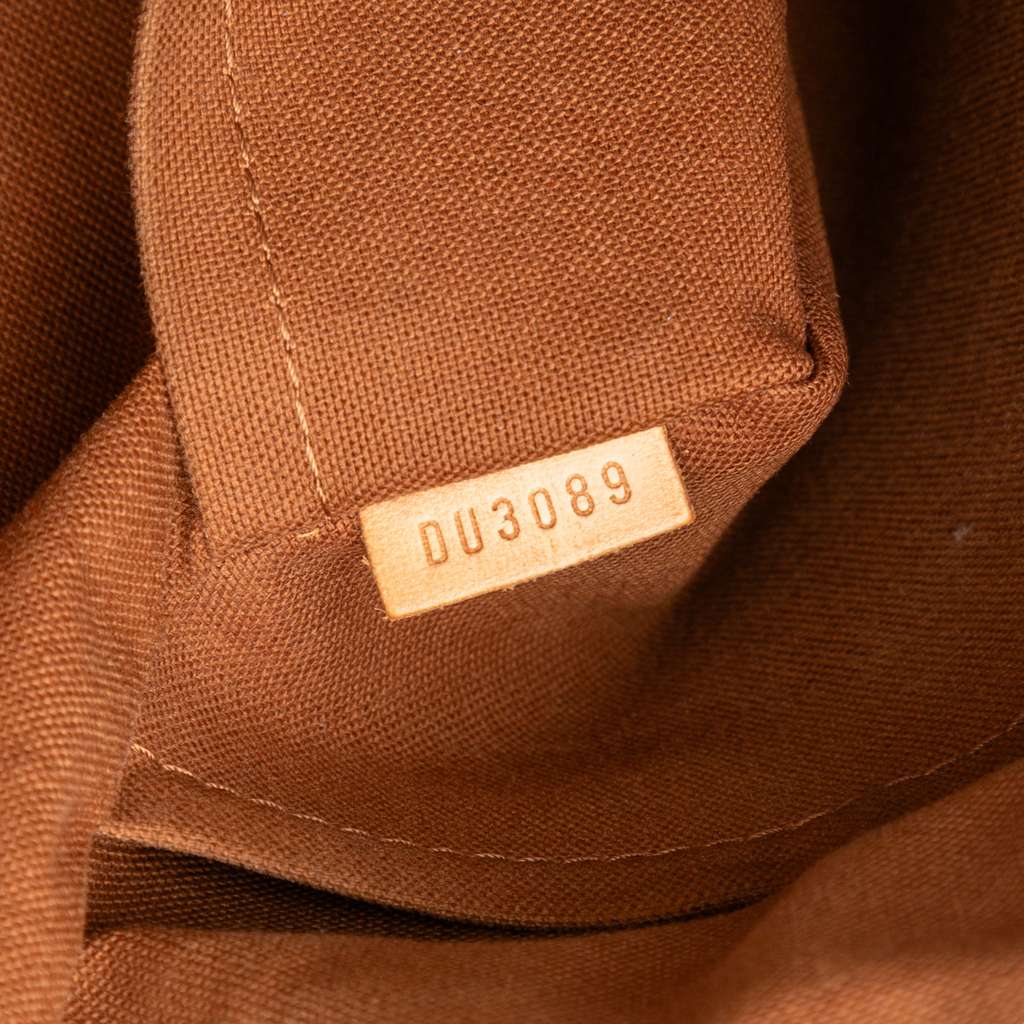 Louis Vuitton Monogram Beaubourg Messenger MM - Detail 1