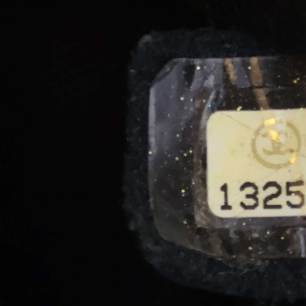 Chanel Reissue Quilted Caviar Messenger Flap - Detail 1