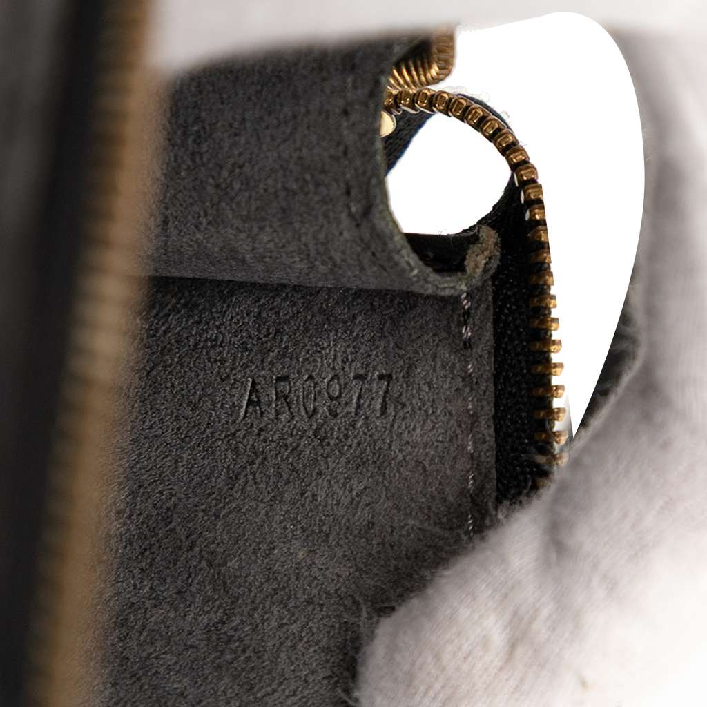 Louis Vuitton Epi Pochette Accessoires - Detail 1