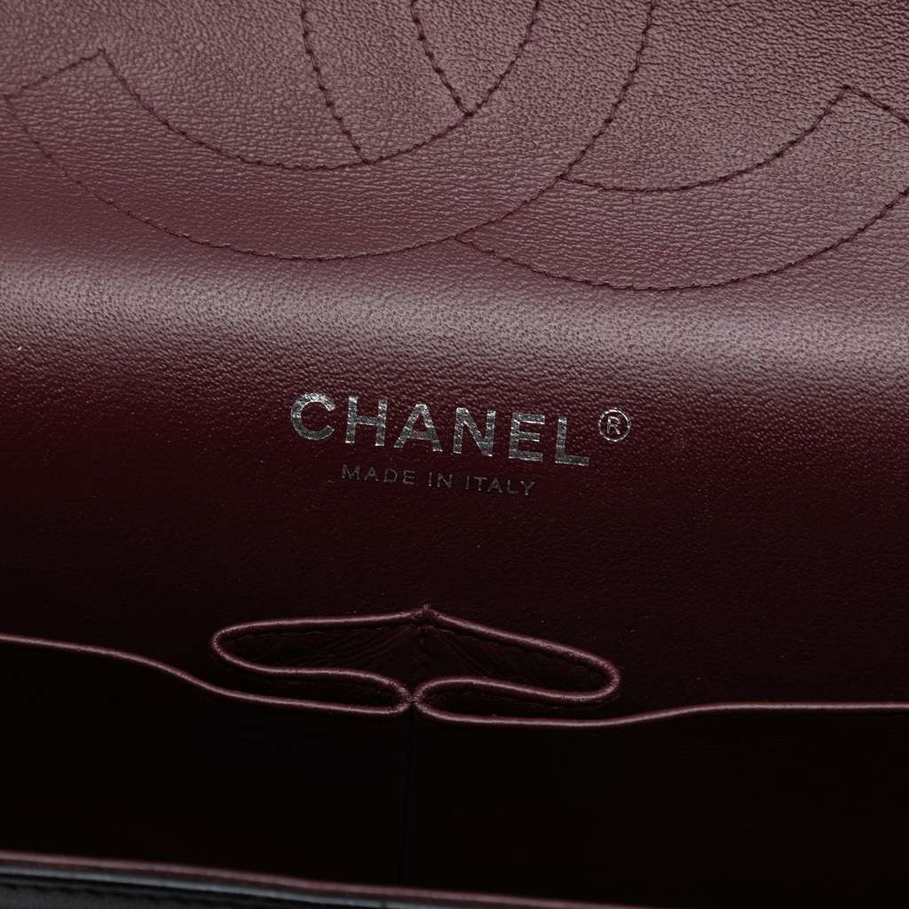 Chanel Jumbo Classic Lambskin Double Flap - Detail 1