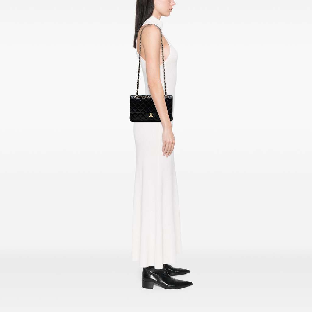 Chanel Medium Classic Lambskin Double Flap - Detail 2