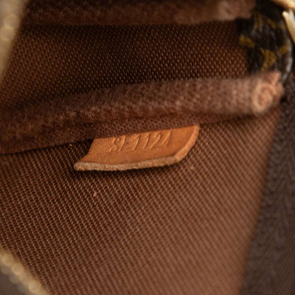Louis Vuitton Monogram Mini Pochette Accessoires - Detail 1