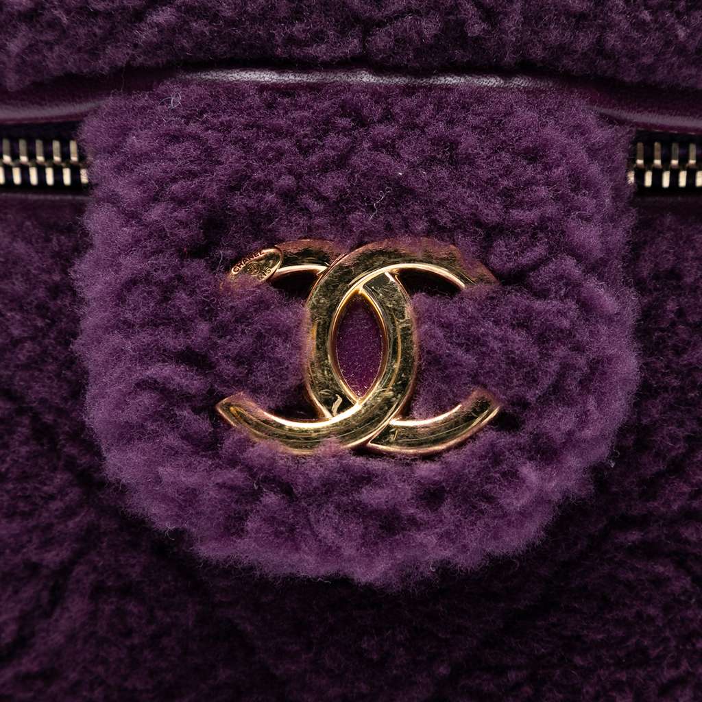 Chanel Small Quilted Shearling Vanity Case - Detail 1
