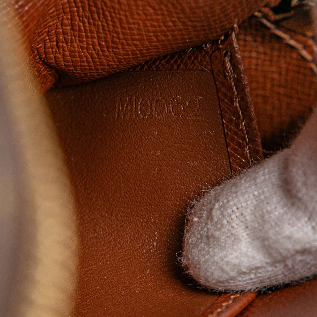 Louis Vuitton Monogram Pochette Cite - Detail 1