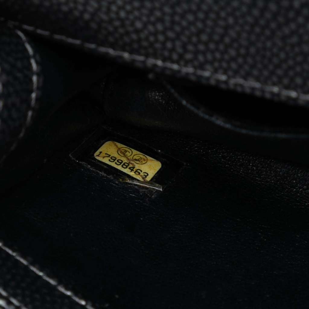 Chanel CC Metallic Caviar Interlaced Chain Clutch on Strap - Detail 1