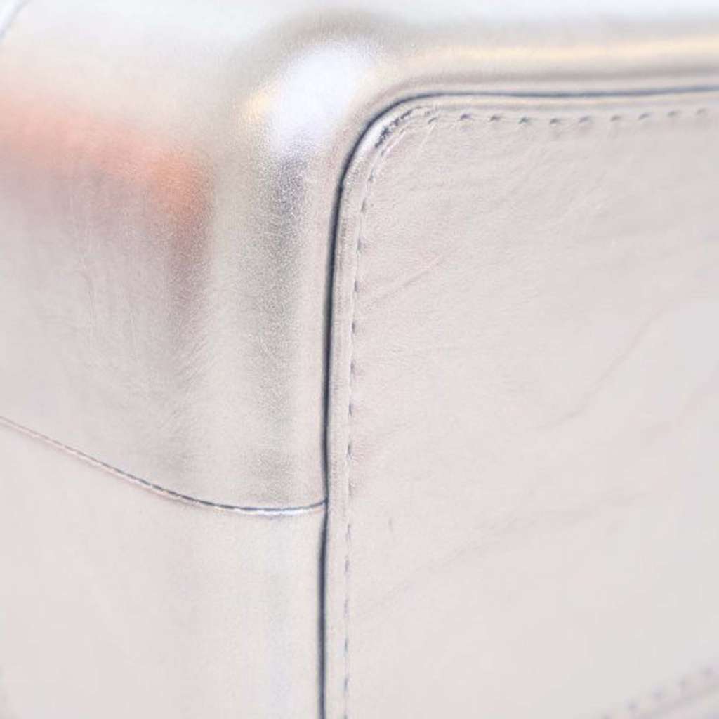 Chanel Crumpled Metallic Calfskin Gabrielle Backpack - Detail 2