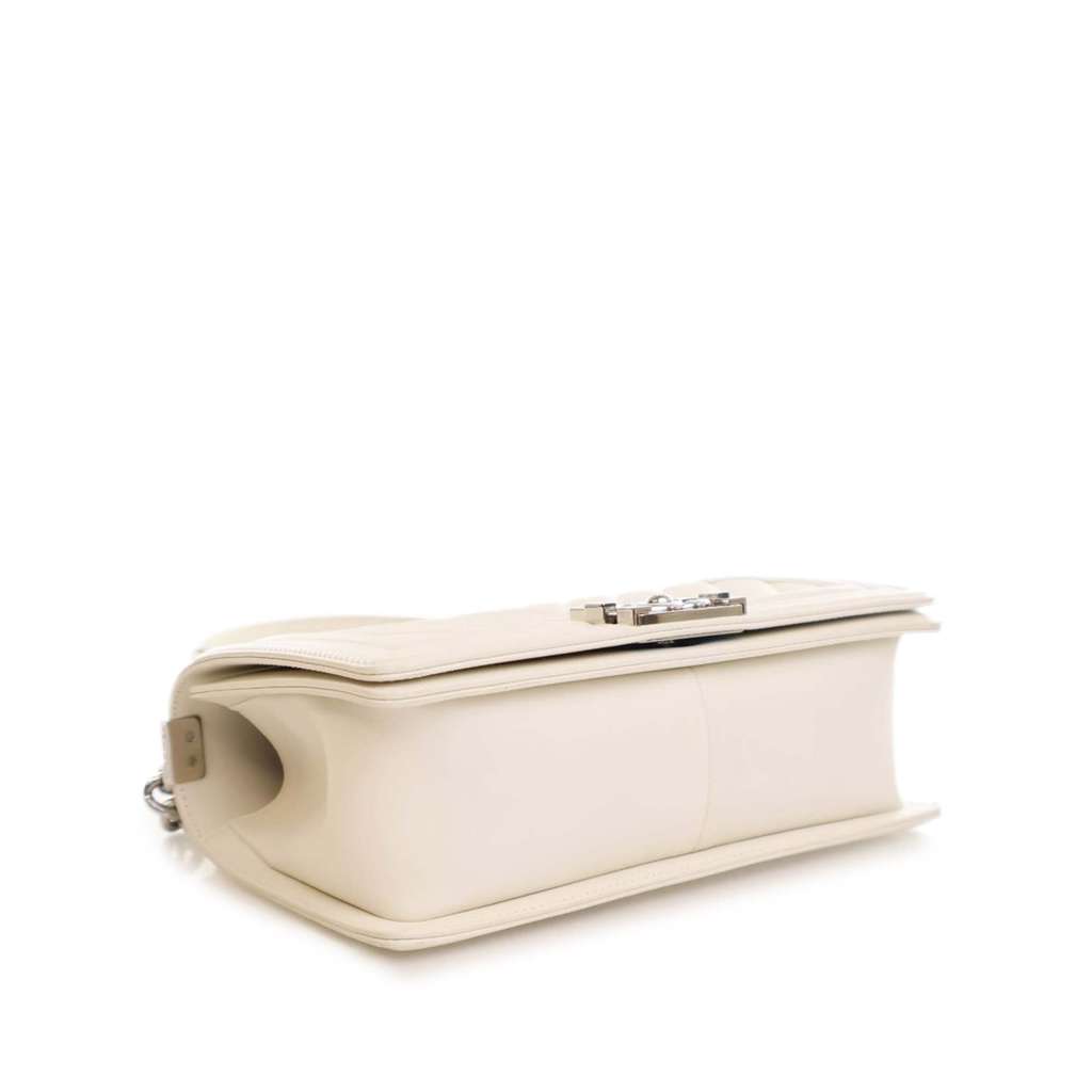 Chanel Old Medium Chevron Lambskin Boy Flap - Detail 1