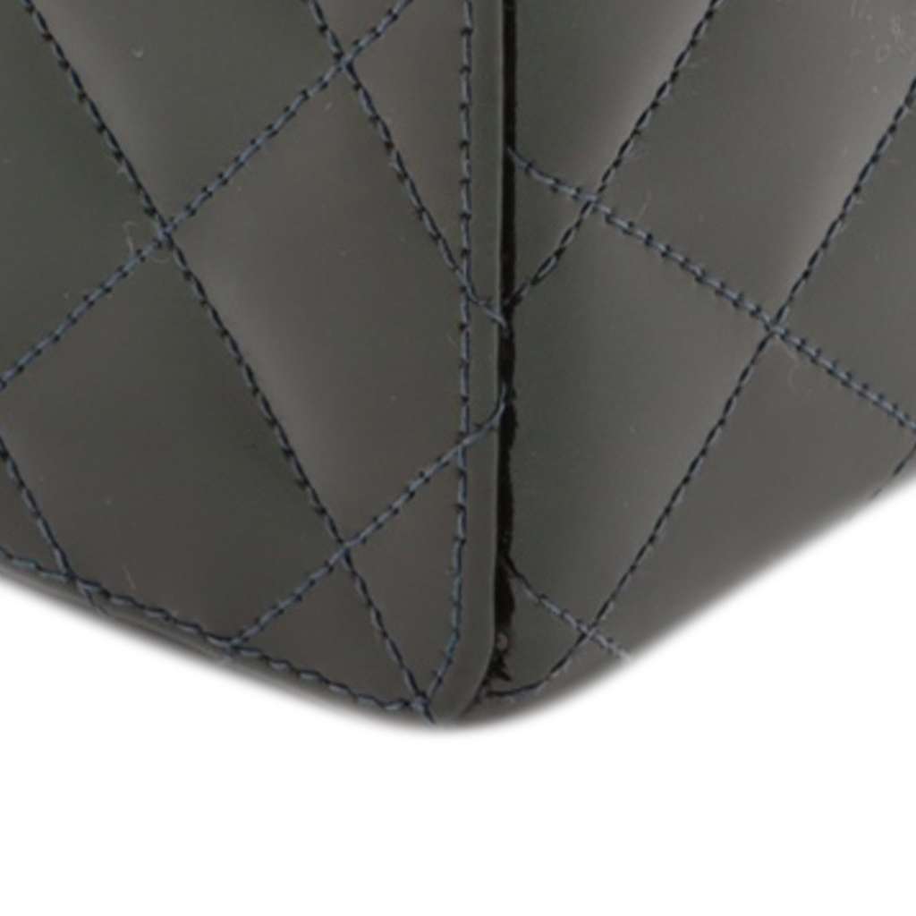 Chanel Quilted Patent Vanity Box - Image 15